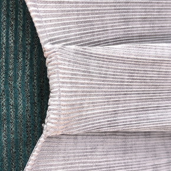 Dana Buchman Blouse Beautifully Elegant! - Picture 8 of 11